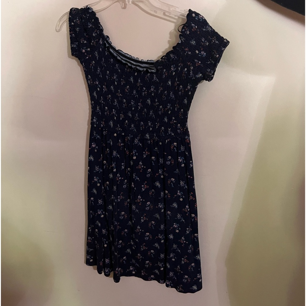Hollister off the shoulder dress, flexible material